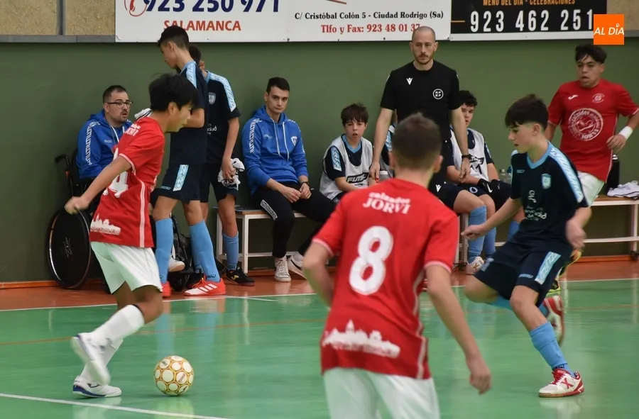 Foto 9 - Una de cal y otra de arena en el debut liguero del Cadete e Infantil provinciales del III Columnas