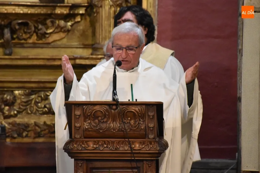 Foto 6 - Abarrotado culmen de la Novena en honor a la Virgen de la Medalla Milagrosa