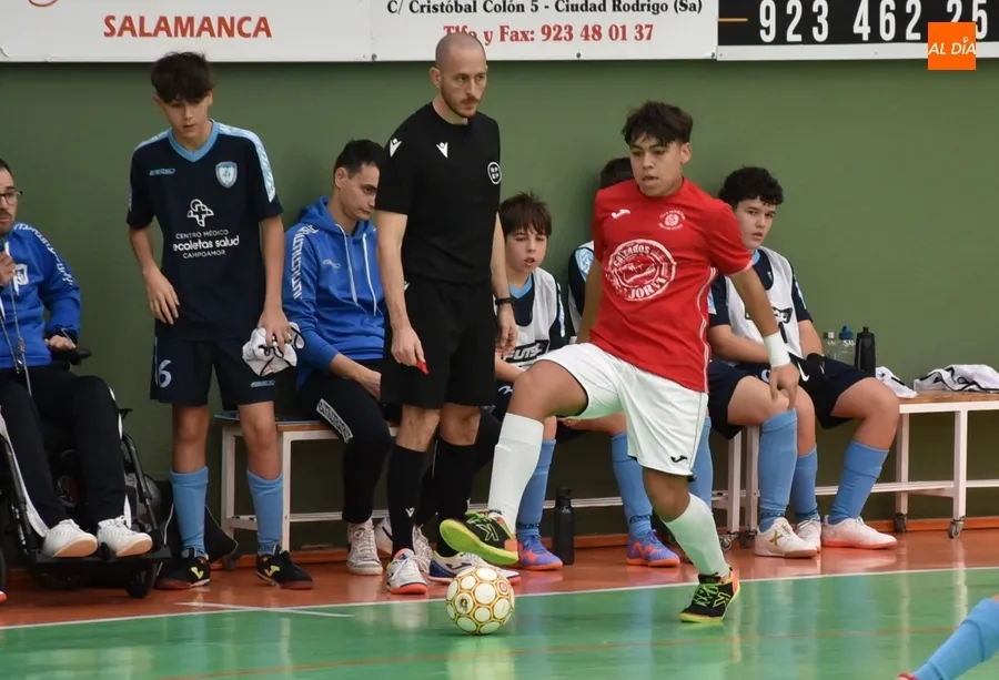 Foto 10 - Una de cal y otra de arena en el debut liguero del Cadete e Infantil provinciales del III Columnas