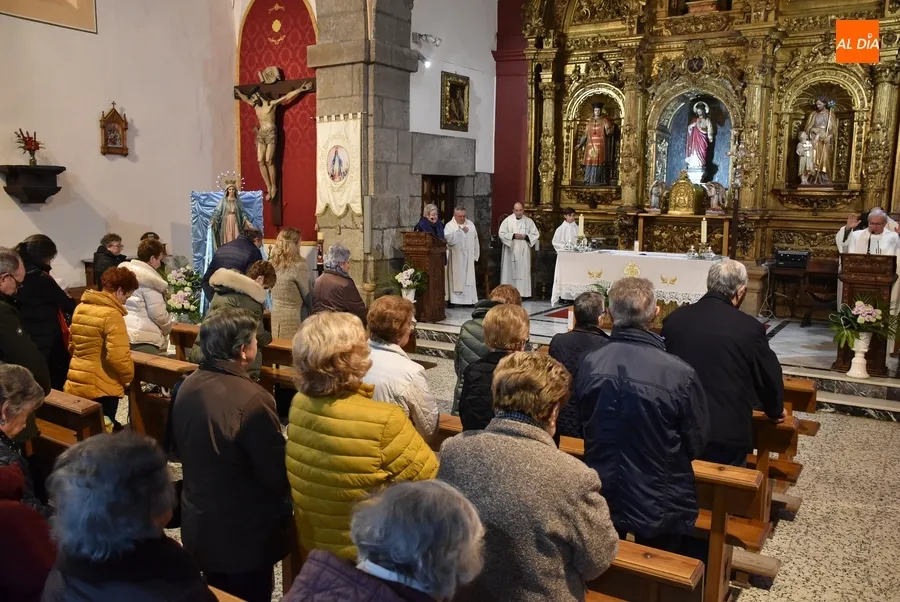 Foto 7 - Abarrotado culmen de la Novena en honor a la Virgen de la Medalla Milagrosa