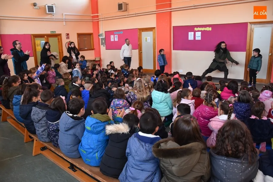 Foto 6 - Ferr&aacute;n Pacheco completa sus &lsquo;paseos en barca&rsquo; en el Colegio Mir&oacute;briga