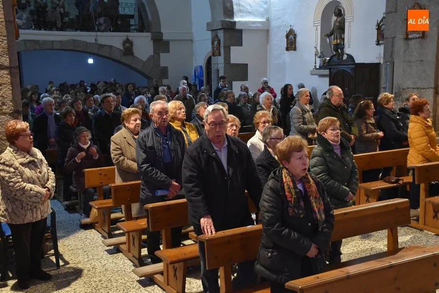 Foto 11 - Abarrotado culmen de la Novena en honor a la Virgen de la Medalla Milagrosa
