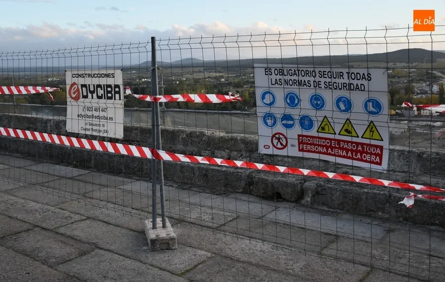 Foto 2 - El mirador de La Bater&iacute;a, &lsquo;fuera de servicio&rsquo; por la intervenci&oacute;n en la muralla