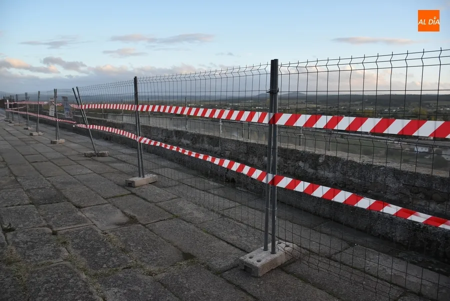 Foto 3 - El mirador de La Bater&iacute;a, &lsquo;fuera de servicio&rsquo; por la intervenci&oacute;n en la muralla