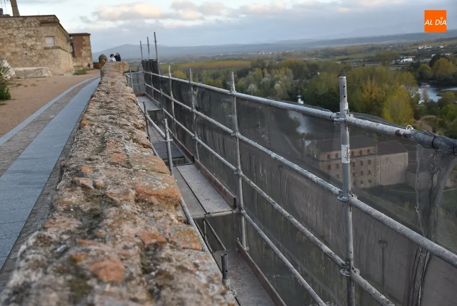 Foto 5 - El mirador de La Bater&iacute;a, &lsquo;fuera de servicio&rsquo; por la intervenci&oacute;n en la muralla