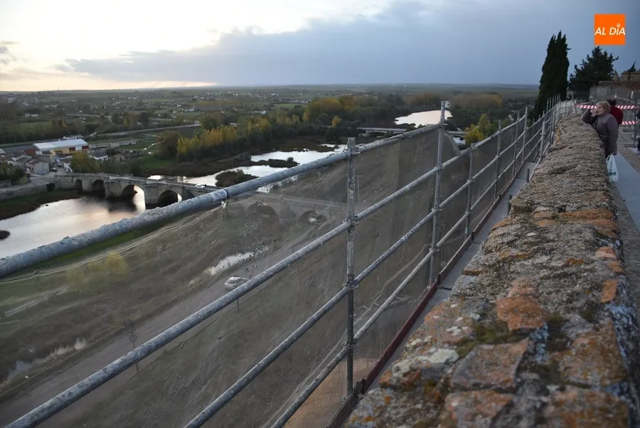 Foto 6 - El mirador de La Bater&iacute;a, &lsquo;fuera de servicio&rsquo; por la intervenci&oacute;n en la muralla