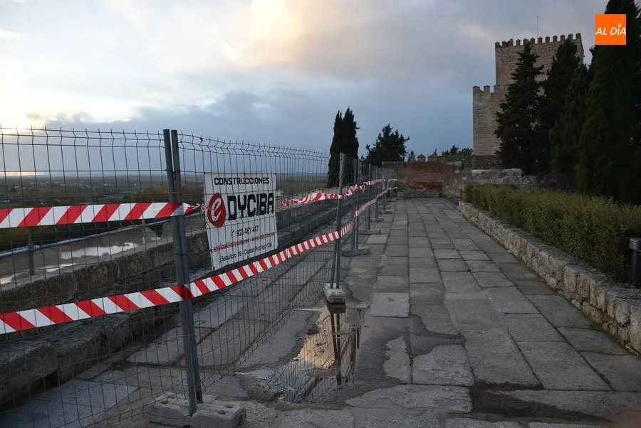 Foto 7 - El mirador de La Bater&iacute;a, &lsquo;fuera de servicio&rsquo; por la intervenci&oacute;n en la muralla