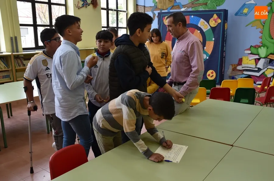 Foto 9 - Los alumnos de 6&ordm; de San Francisco se comprometen por escrito a trabajar por &ldquo;el buen trato&rdquo;