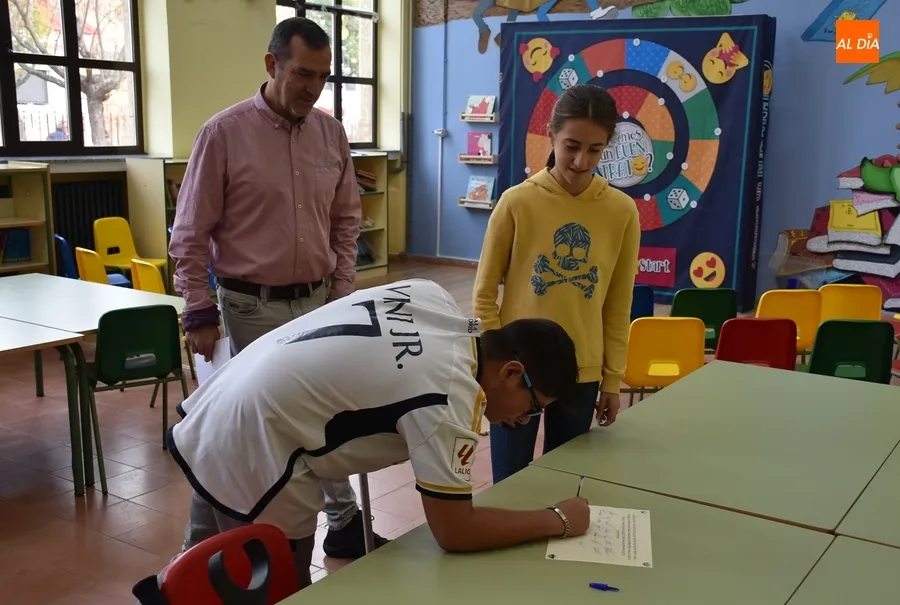 Foto 11 - Los alumnos de 6&ordm; de San Francisco se comprometen por escrito a trabajar por &ldquo;el buen trato&rdquo;