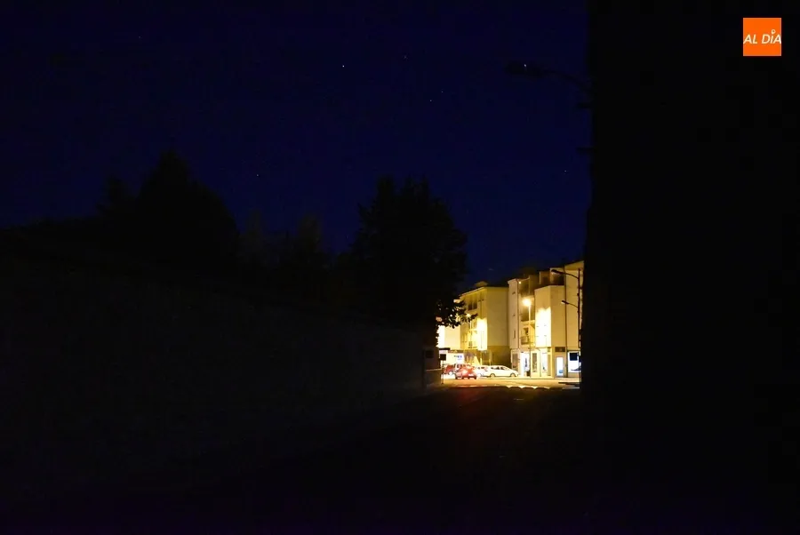 Foto 6 - Parte del barrio de San Crist&oacute;bal &lsquo;inicia la noche&rsquo; un rato m&aacute;s tarde de lo habitual
