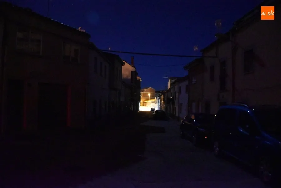 Foto 7 - Parte del barrio de San Crist&oacute;bal &lsquo;inicia la noche&rsquo; un rato m&aacute;s tarde de lo habitual