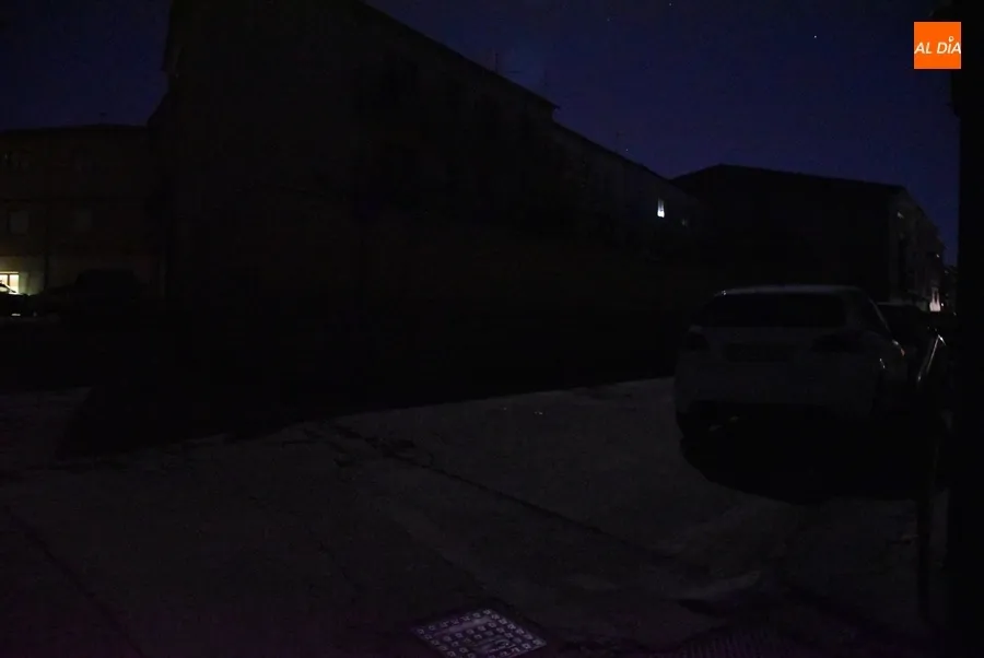 Foto 10 - Parte del barrio de San Crist&oacute;bal &lsquo;inicia la noche&rsquo; un rato m&aacute;s tarde de lo habitual