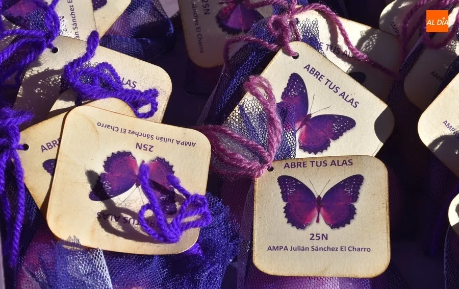 Foto 3 - El IES Fray Diego anima a &lsquo;abrir las alas&rsquo; contra la violencia de g&eacute;nero