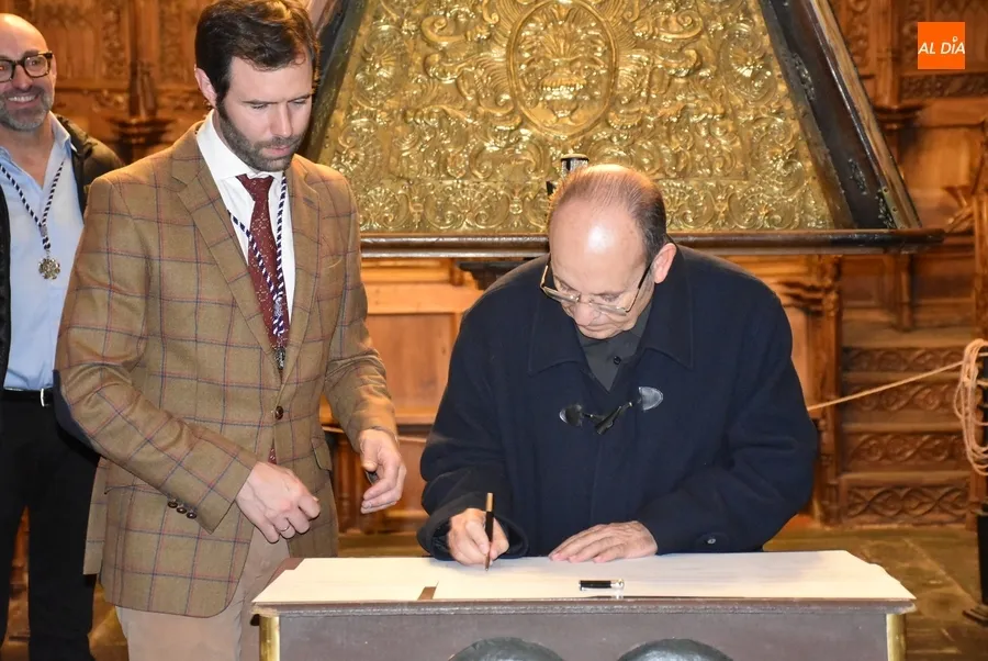 Foto 9 - Firmada la cesi&oacute;n de los bienes hist&oacute;ricos de la Cofrad&iacute;a de San Sebasti&aacute;n a la Catedral