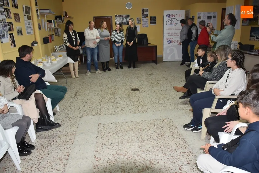 Foto 2 - Los ganadores del concurso de dibujo infantil de ARCIU reciben sus premios