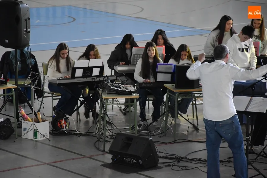 Foto 3 - El IES Tierra festeja por todo lo alto a la patrona de la M&uacute;sica
