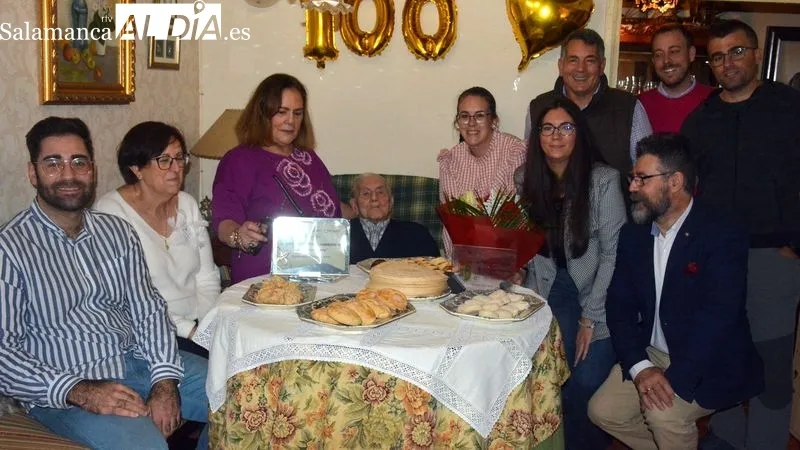 Antonio Arroyo recibió el homenaje del Ayuntamiento y de la asociación de mayores Liminares