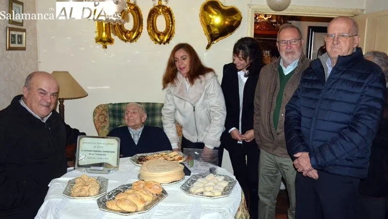 Antonio Arroyo recibió el homenaje del Ayuntamiento y de la asociación de mayores Liminares
