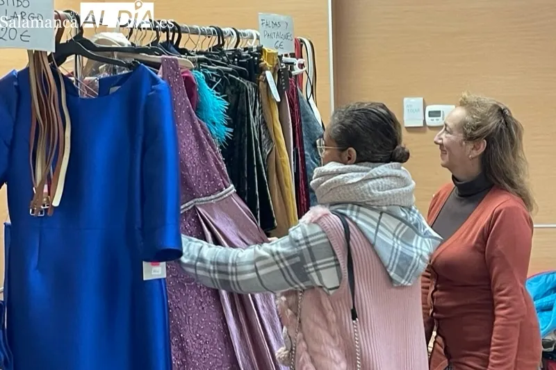 El Centro Parroquial acoge un mercado solidario del taller de costura 