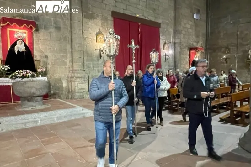 La procesión y el rezo del rosario por los difuntos tenía lugar en la parroquia