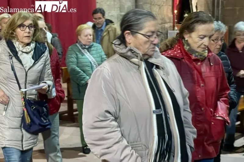 La procesión y el rezo del rosario por los difuntos tenía lugar en la parroquia