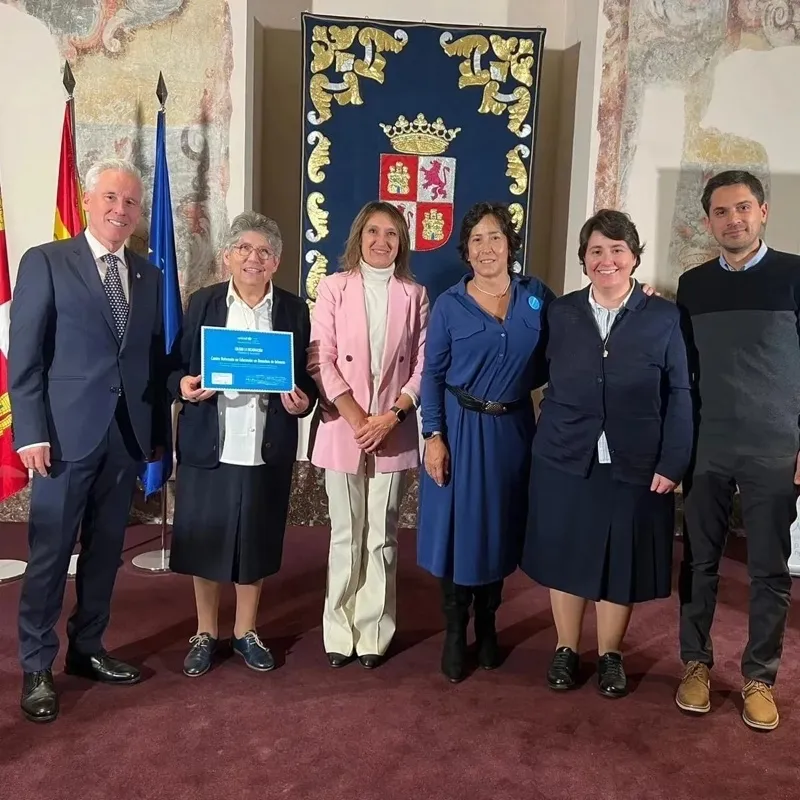 El Colegio La Encarnación recoge su reconocimiento ofrecido por UNICEF