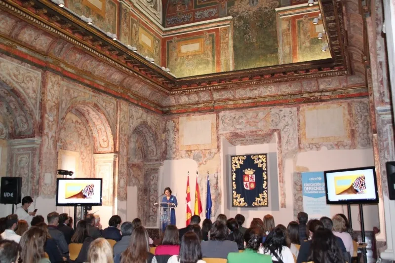 El Colegio La Encarnación recoge su reconocimiento ofrecido por UNICEF