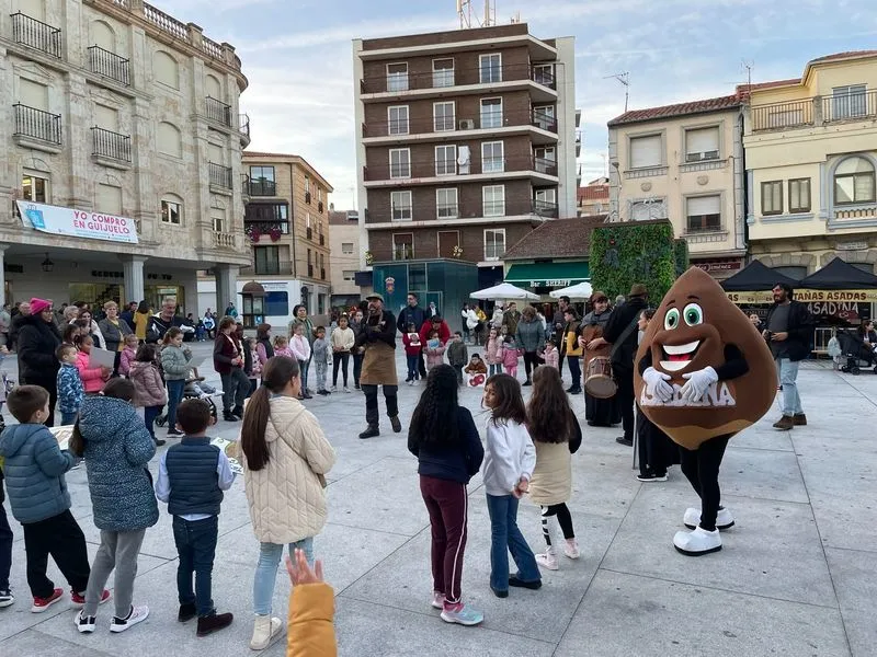 Imágenes de la castañada popular de Guijuelo.