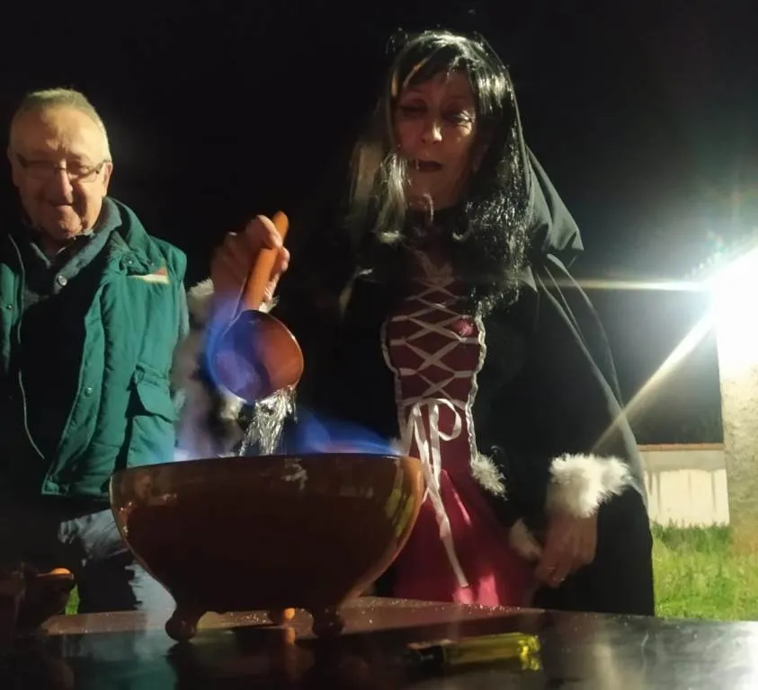 Foto 5 - La AV de &Aacute;gueda conmemora Halloween mientras prepara un rastrillo para diciembre