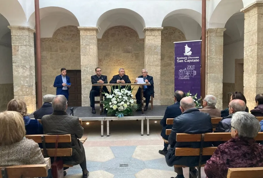 Foto 6 - El Seminario homenajea a Justo Garc&iacute;a S&aacute;nchez en el d&iacute;a central de sus fiestas de San Cayetano