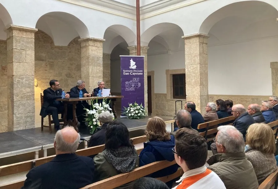 Foto 7 - El Seminario homenajea a Justo Garc&iacute;a S&aacute;nchez en el d&iacute;a central de sus fiestas de San Cayetano