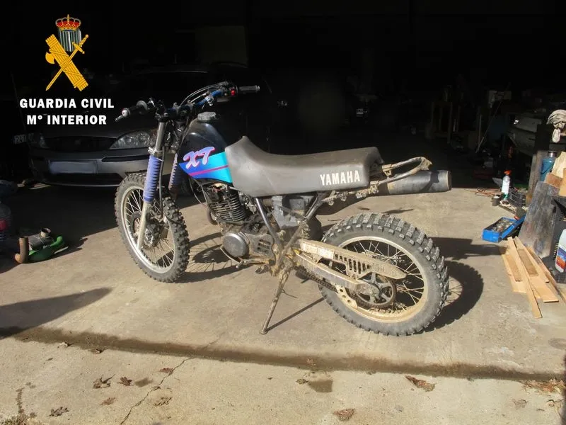 Taller clandestino de reparación de vehículos en Navasfrias (Salamanca). Foto Guardia Civil
