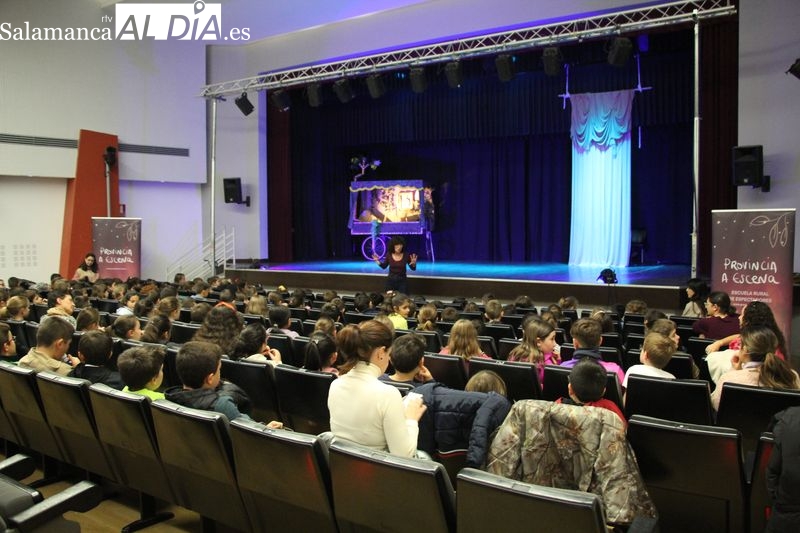 Los alumnos del CEIP Manuel Moreno Blanco disfrutaban este miércoles del teatro en Vitigudino