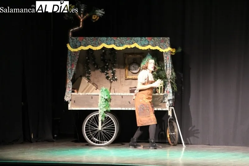 Los alumnos del CEIP Manuel Moreno Blanco disfrutaban este miércoles del teatro en Vitigudino