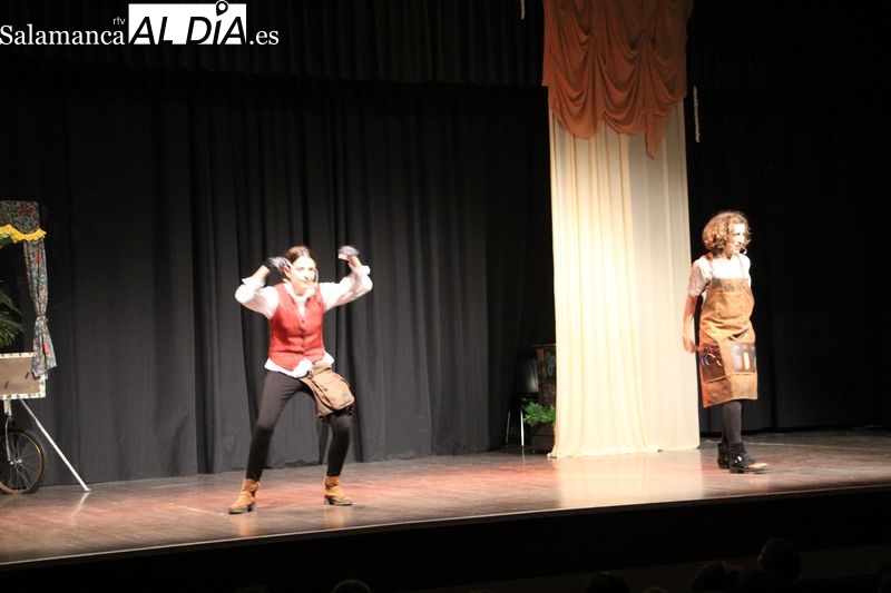 Los alumnos del CEIP Manuel Moreno Blanco disfrutaban este miércoles del teatro en Vitigudino