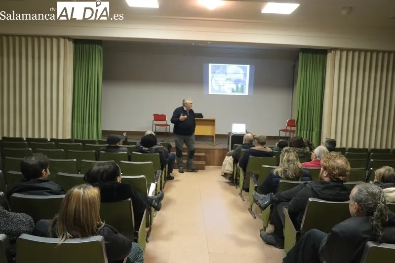 Interesante charla de Juan Antonio Sánchez sobre la importancia de los hongos en la ecología, actividad que cerraba una jornada que arrancaba con la recolección de setas en el campo 