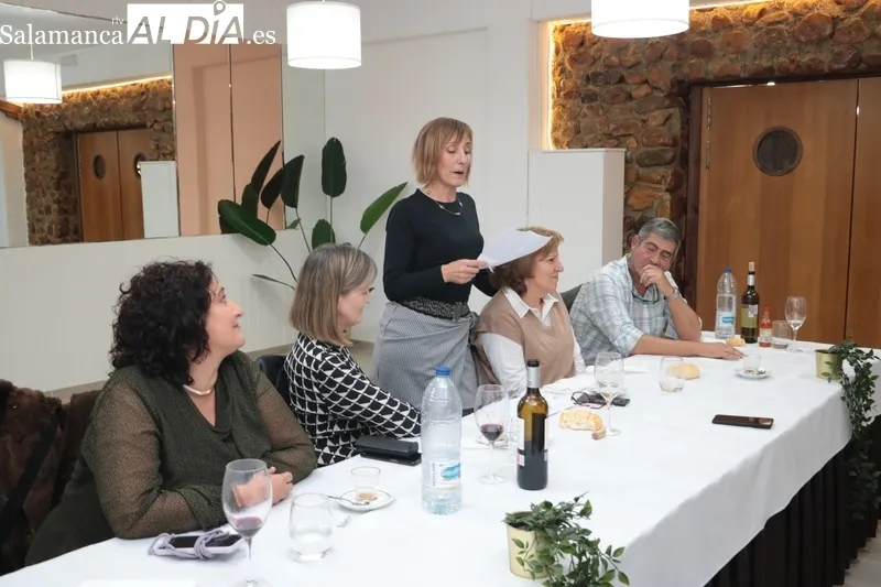 El Centro de Salud de Vitigudino homenajea a la enfermera Nieves García por su jubilación / CORRAL