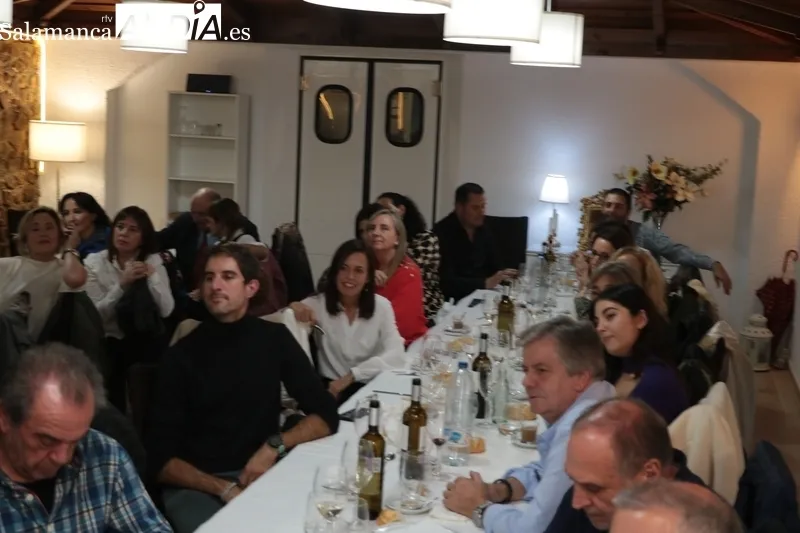El Centro de Salud de Vitigudino homenajea a la enfermera Nieves García por su jubilación / CORRAL