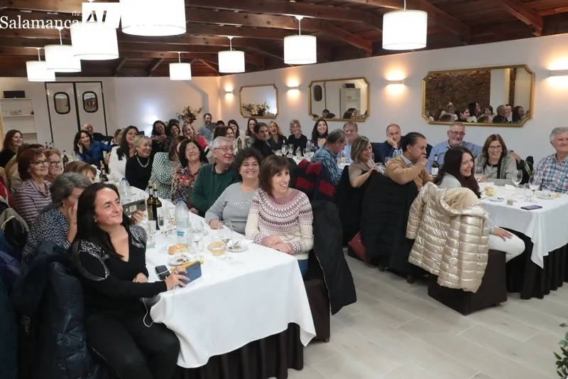 El Centro de Salud de Vitigudino homenajea a la enfermera Nieves García por su jubilación / CORRAL