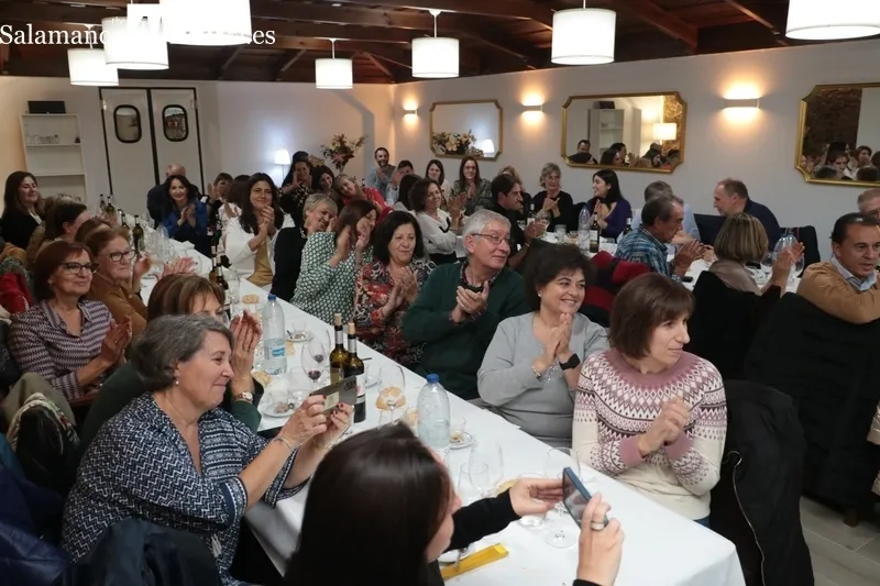 El Centro de Salud de Vitigudino homenajea a la enfermera Nieves García por su jubilación / CORRAL