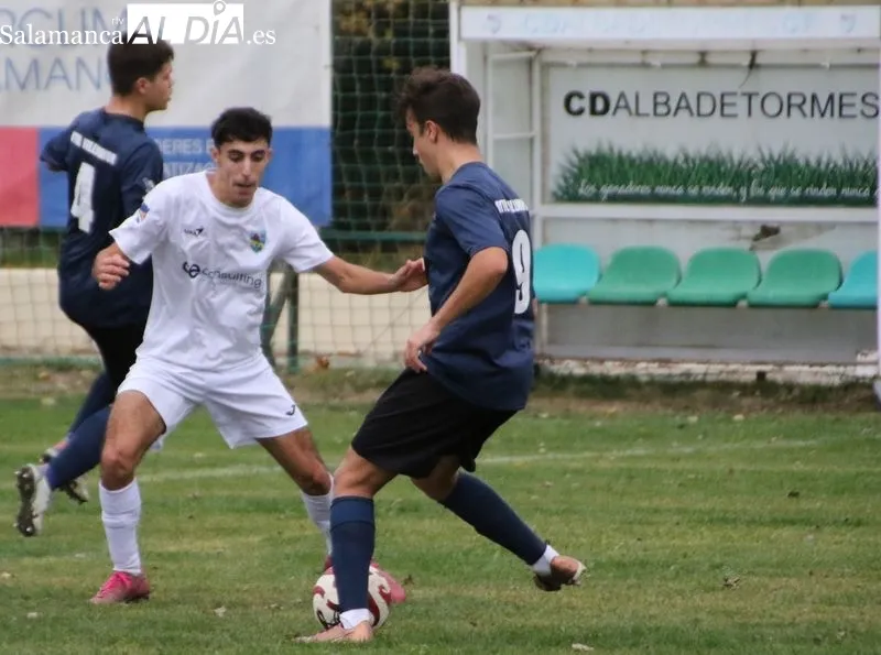 Foto 11 - El Aficionado del Alba de Tormes CF no puede con el Villamayor (0-3)