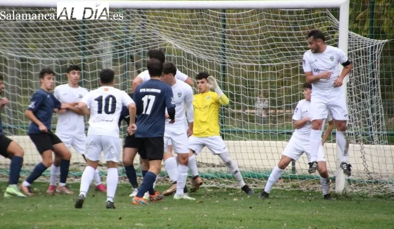 Foto 10 - El Aficionado del Alba de Tormes CF no puede con el Villamayor (0-3)