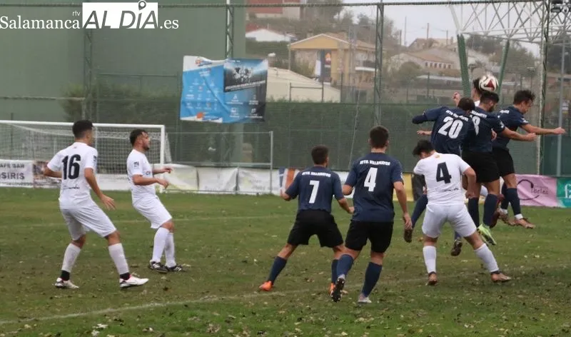 Foto 6 - El Aficionado del Alba de Tormes CF no puede con el Villamayor (0-3)