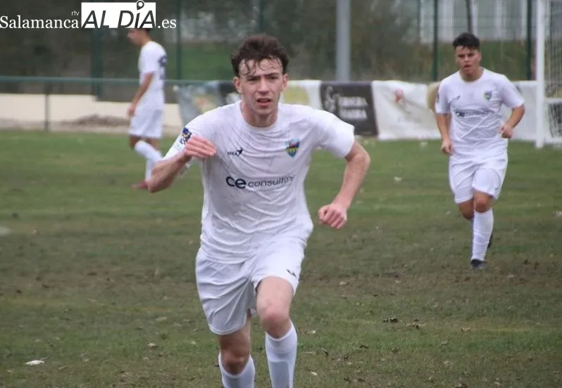 Foto 4 - El Aficionado del Alba de Tormes CF no puede con el Villamayor (0-3)