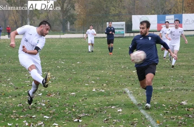 Foto 2 - El Aficionado del Alba de Tormes CF no puede con el Villamayor (0-3)