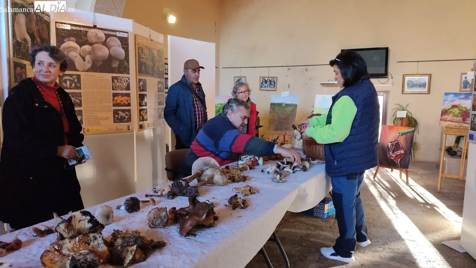 Interesante jornada micológica en Aldeadávila de la Ribera promovida por ADEZOS y que ha contado con la colaboración del Ayuntamiento / CORRAL   