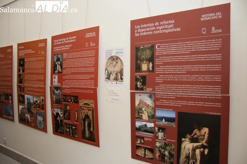 A la inauguración de la muestra acudían el alcalde, Javier Muñiz (der..) y los concejales Chago Vicente e Isabel Cañizal / CORRAL 