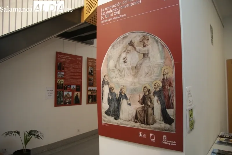A la inauguración de la muestra acudían el alcalde, Javier Muñiz (der..) y los concejales Chago Vicente e Isabel Cañizal / CORRAL 