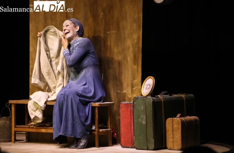 Momento del espectáculo 'Estación Paraíso' de la compañía La Maquiné incluido en el programa Provincia a Escena promovido por la Diputación de Salamanca