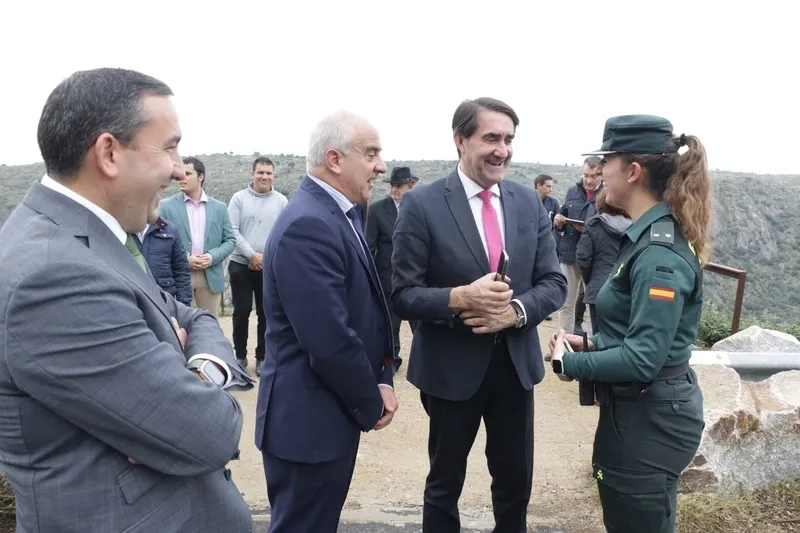 Visita del consejero de Fomento y Medio Ambiente al Mirador del Fraile en Aldeadávila de la Ribera / CORRAL